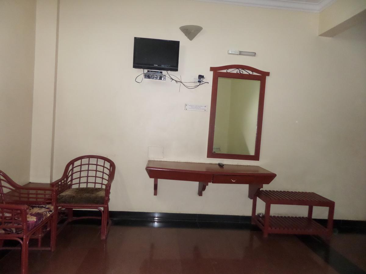 Hotel Ambessador Executive سولابور المظهر الخارجي الصورة