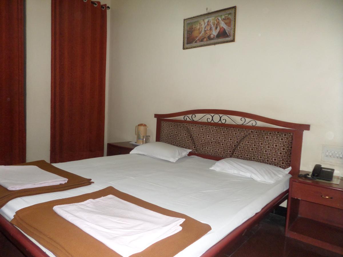 Hotel Ambessador Executive سولابور المظهر الخارجي الصورة